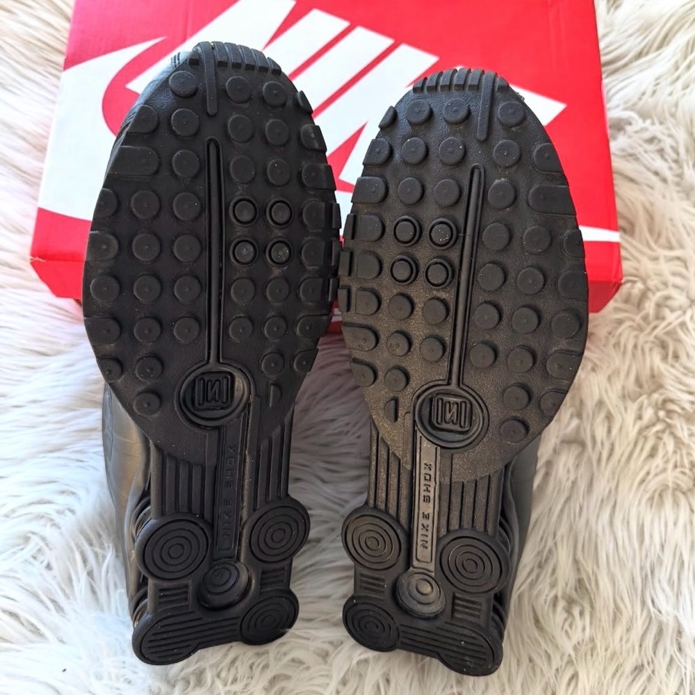 Nike Shox R4 🔥 Black Lifestyle Sneakers AR3565 004 Women’s Size 7.5 8 NEW - Picture 8 of 10